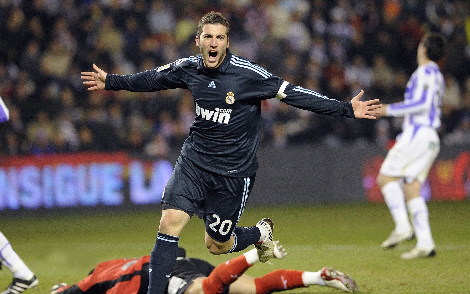 kaiyun官方-当申花绝杀遇上波尔图连败，足球世界的悲喜两极，当申花绝杀遇上波尔图连败，足球世界的悲喜两极